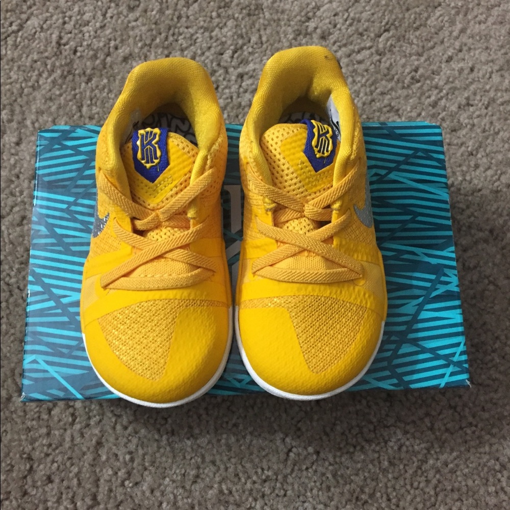 Toddler Nike Kyrie 3’s / Size 6C